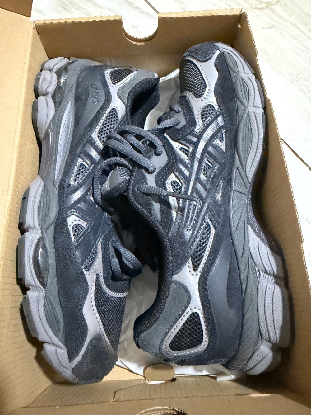 ASICS men 5.5
